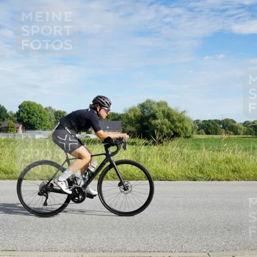 31.08.2025 - Elbe Triathlon Hamburg Michael Burmester http://msf.ph/oto/8690705 31.08.2025 09:44:48 Radfahren 259, 298, 617, 669, 737, 823, 869, 881 meine-sportfotos.de