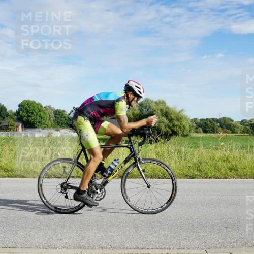 31.08.2025 - Elbe Triathlon Hamburg Michael Burmester http://msf.ph/oto/8690715 31.08.2025 09:44:58 Radfahren 292, 357, 469, 527, 613, 773 meine-sportfotos.de
