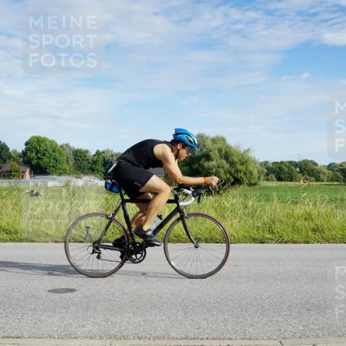 31.08.2025 - Elbe Triathlon Hamburg Michael Burmester http://msf.ph/oto/8690739 31.08.2025 09:45:36 Radfahren 392, 393, 607, 633, 660, 700, 708, 709, 786, 808 meine-sportfotos.de