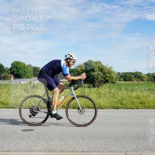 31.08.2025 - Elbe Triathlon Hamburg Michael Burmester http://msf.ph/oto/8690748 31.08.2025 09:45:47 Radfahren 305, 534, 826, 905, 930 meine-sportfotos.de