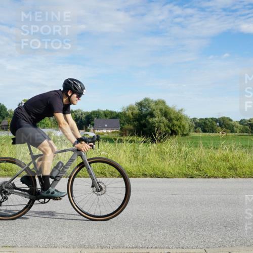 31.08.2025 - Elbe Triathlon Hamburg Michael Burmester http://msf.ph/oto/8690757 31.08.2025 09:46:01 Radfahren 463, 464, 466, 553, 712, 740, 868, 906 meine-sportfotos.de