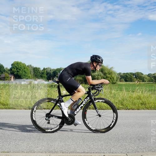 31.08.2025 - Elbe Triathlon Hamburg Michael Burmester http://msf.ph/oto/8690760 31.08.2025 09:46:04 Radfahren 463, 464, 466, 553, 600, 712, 740, 803, 868, 876, 906 meine-sportfotos.de