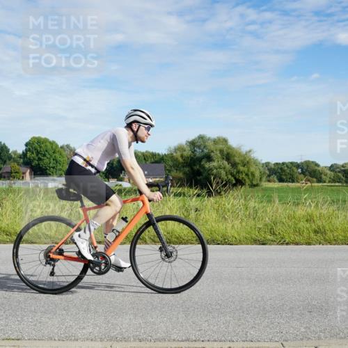 31.08.2025 - Elbe Triathlon Hamburg Michael Burmester http://msf.ph/oto/8690780 31.08.2025 09:46:27 Radfahren 286, 419, 421, 439, 494, 599, 684, 909 meine-sportfotos.de