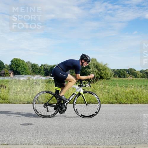 31.08.2025 - Elbe Triathlon Hamburg Michael Burmester http://msf.ph/oto/8690801 31.08.2025 09:46:51 Radfahren 294, 384, 399, 526, 569, 570, 589, 729, 838 meine-sportfotos.de
