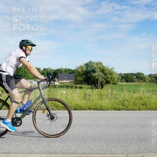 31.08.2025 - Elbe Triathlon Hamburg Michael Burmester http://msf.ph/oto/8690806 31.08.2025 09:46:56 Radfahren 384, 399 meine-sportfotos.de