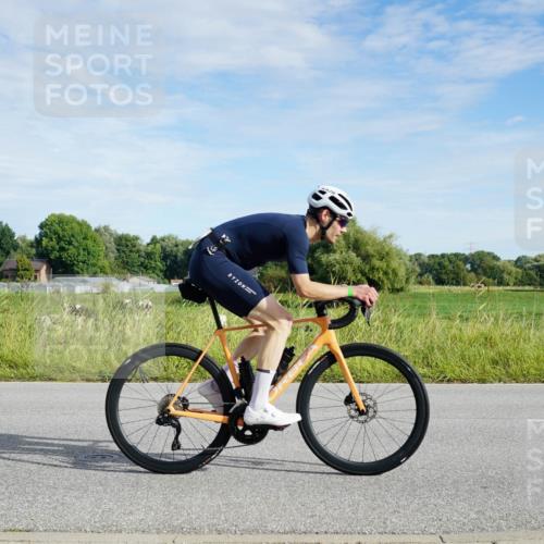 31.08.2025 - Elbe Triathlon Hamburg Michael Burmester http://msf.ph/oto/8690858 31.08.2025 09:48:12 Radfahren 425, 440, 618, 807, 880 meine-sportfotos.de