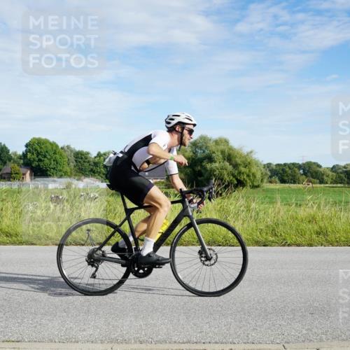 31.08.2025 - Elbe Triathlon Hamburg Michael Burmester http://msf.ph/oto/8690863 31.08.2025 09:48:16 Radfahren 425, 440, 510, 577, 618, 713, 746, 807, 880 meine-sportfotos.de