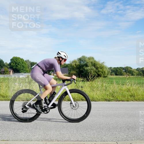 31.08.2025 - Elbe Triathlon Hamburg Michael Burmester http://msf.ph/oto/8690891 31.08.2025 09:48:52 Radfahren 742, 856, 920, 921, 931 meine-sportfotos.de