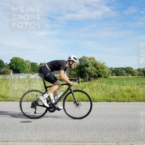 31.08.2025 - Elbe Triathlon Hamburg Michael Burmester http://msf.ph/oto/8691023 31.08.2025 09:52:04 Radfahren 403, 479 meine-sportfotos.de