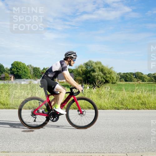 31.08.2025 - Elbe Triathlon Hamburg Michael Burmester http://msf.ph/oto/8691101 31.08.2025 09:53:56 Radfahren 699 meine-sportfotos.de