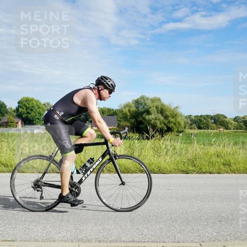 31.08.2025 - Elbe Triathlon Hamburg Michael Burmester http://msf.ph/oto/8691283 31.08.2025 09:57:53 Radfahren 414, 486, 679, 916 meine-sportfotos.de