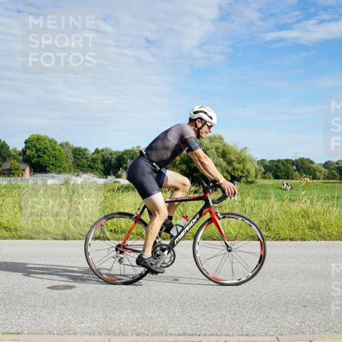 31.08.2025 - Elbe Triathlon Hamburg Michael Burmester http://msf.ph/oto/8691404 31.08.2025 10:00:44 Radfahren 420, 461, 564, 635, 707, 731, 868, 869, 896 meine-sportfotos.de