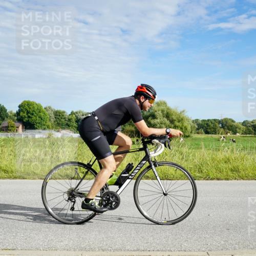 31.08.2025 - Elbe Triathlon Hamburg Michael Burmester http://msf.ph/oto/8691432 31.08.2025 10:01:39 Radfahren 531, 723, 820, 911 meine-sportfotos.de