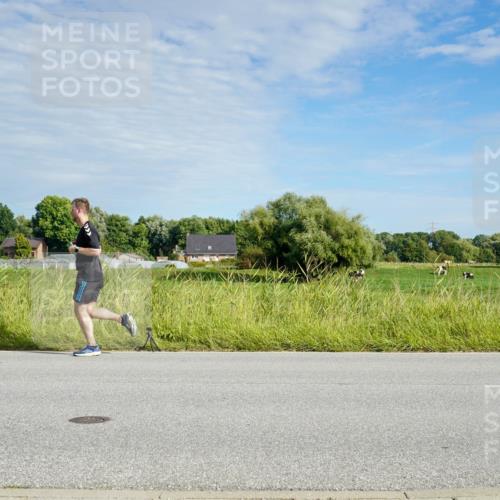 31.08.2025 - Elbe Triathlon Hamburg Michael Burmester http://msf.ph/oto/8691448 31.08.2025 10:02:12 Radfahren 394, 569, 570, 660, 838, 909 meine-sportfotos.de