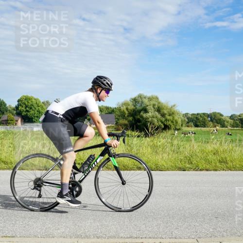 31.08.2025 - Elbe Triathlon Hamburg Michael Burmester http://msf.ph/oto/8691455 31.08.2025 10:02:22 Radfahren 808 meine-sportfotos.de