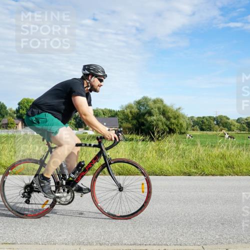 31.08.2025 - Elbe Triathlon Hamburg Michael Burmester http://msf.ph/oto/8691479 31.08.2025 10:03:05 Radfahren 495, 515, 588, 618, 696, 777, 828, 834, 850 meine-sportfotos.de