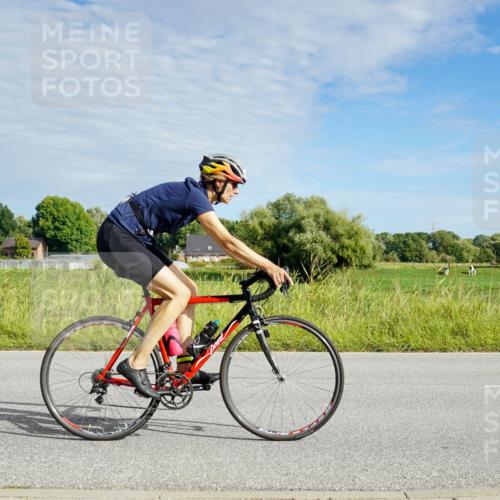 31.08.2025 - Elbe Triathlon Hamburg Michael Burmester http://msf.ph/oto/8691537 31.08.2025 10:04:36 Radfahren 400, 597, 726, 880, 920, 931 meine-sportfotos.de