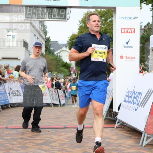 31.08.2025 - 21. Blankeneser Heldenlauf Strokosch-Dieckow http://msf.ph/oto/8691539 31.08.2025 10:25:42 Ziel 2410, 2742, 2366, 2235, 2726 meine-sportfotos.de