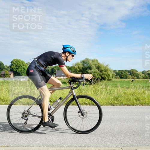 31.08.2025 - Elbe Triathlon Hamburg Michael Burmester http://msf.ph/oto/8691554 31.08.2025 10:05:10 Radfahren 399, 410, 413, 654, 822, 844, 892 meine-sportfotos.de