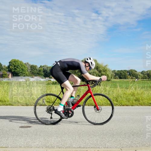 31.08.2025 - Elbe Triathlon Hamburg Michael Burmester http://msf.ph/oto/8691609 31.08.2025 10:07:29 Radfahren 447, 454, 651, 753, 836, 847, 861 meine-sportfotos.de