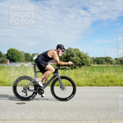 31.08.2025 - Elbe Triathlon Hamburg Michael Burmester http://msf.ph/oto/8691636 31.08.2025 10:08:34 Radfahren 806, 890 meine-sportfotos.de