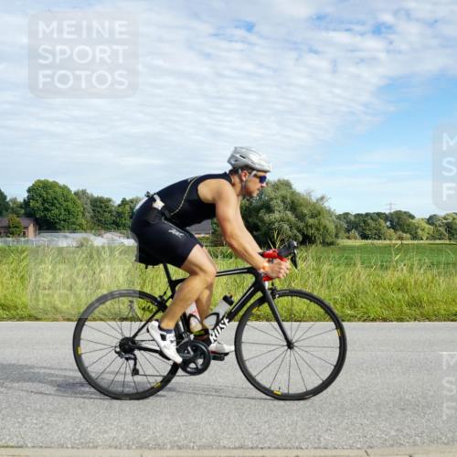 31.08.2025 - Elbe Triathlon Hamburg Michael Burmester http://msf.ph/oto/8691696 31.08.2025 10:10:59 Radfahren 418, 627, 692 meine-sportfotos.de