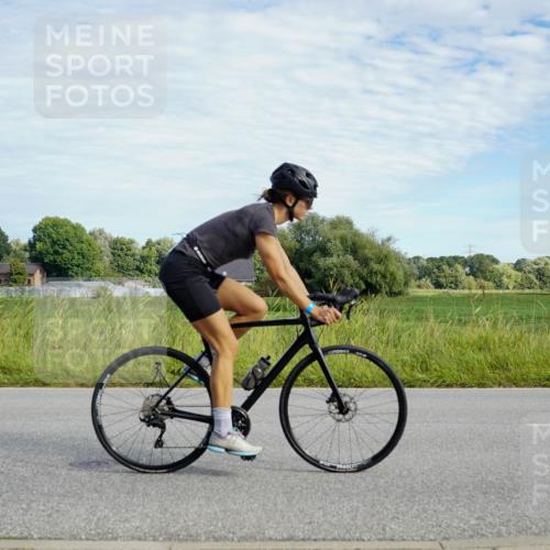 31.08.2025 - Elbe Triathlon Hamburg Michael Burmester http://msf.ph/oto/8691809 31.08.2025 10:15:12 Radfahren 707, 740, 835, 864 meine-sportfotos.de