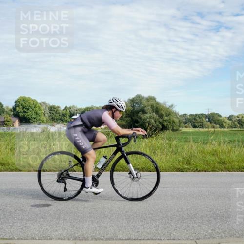 31.08.2025 - Elbe Triathlon Hamburg Michael Burmester http://msf.ph/oto/8691822 31.08.2025 10:15:55 Radfahren 438, 624, 787 meine-sportfotos.de