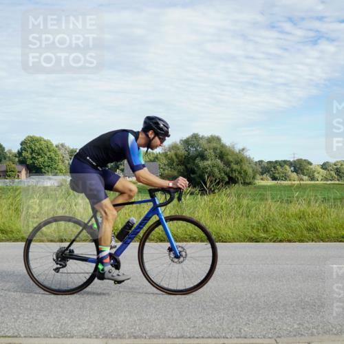 31.08.2025 - Elbe Triathlon Hamburg Michael Burmester http://msf.ph/oto/8691832 31.08.2025 10:16:27 Radfahren 563 meine-sportfotos.de
