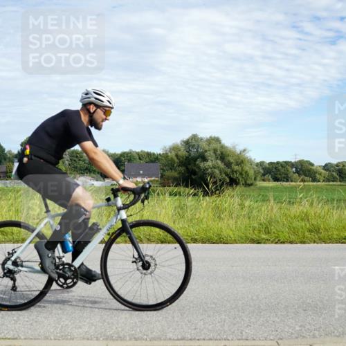 31.08.2025 - Elbe Triathlon Hamburg Michael Burmester http://msf.ph/oto/8691861 31.08.2025 10:17:29 Radfahren 388, 406, 869, 923 meine-sportfotos.de