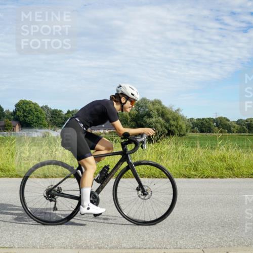 31.08.2025 - Elbe Triathlon Hamburg Michael Burmester http://msf.ph/oto/8691866 31.08.2025 10:17:38 Radfahren 820, 823, 825 meine-sportfotos.de