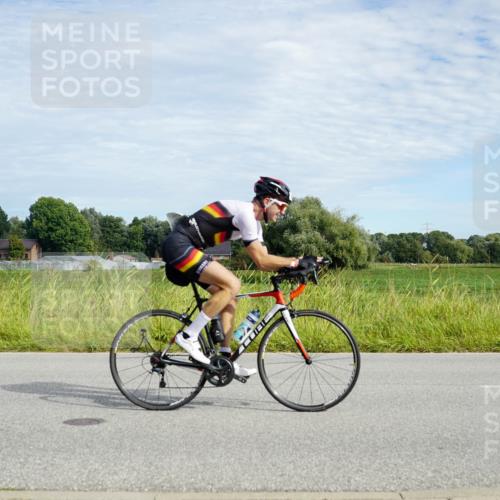 31.08.2025 - Elbe Triathlon Hamburg Michael Burmester http://msf.ph/oto/8691910 31.08.2025 10:19:30 Radfahren 657, 760, 808, 932 meine-sportfotos.de