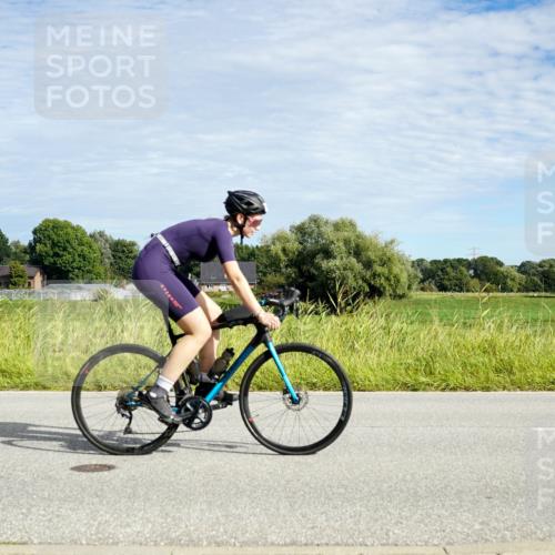 31.08.2025 - Elbe Triathlon Hamburg Michael Burmester http://msf.ph/oto/8692007 31.08.2025 10:22:15 Radfahren 730, 824, 974, 1000 meine-sportfotos.de