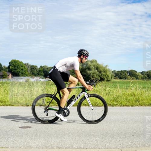 31.08.2025 - Elbe Triathlon Hamburg Michael Burmester http://msf.ph/oto/8692009 31.08.2025 10:22:17 Radfahren 730, 824, 974, 1000, 1085 meine-sportfotos.de