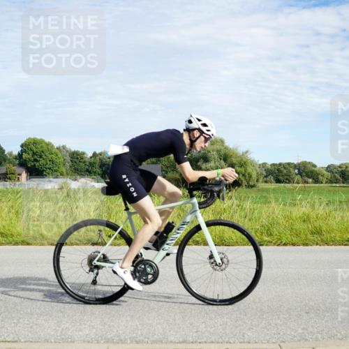 31.08.2025 - Elbe Triathlon Hamburg Michael Burmester http://msf.ph/oto/8692019 31.08.2025 10:22:36 Radfahren 400, 612, 879, 939, 984, 998, 1070 meine-sportfotos.de