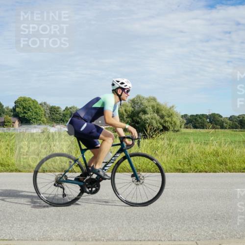 31.08.2025 - Elbe Triathlon Hamburg Michael Burmester http://msf.ph/oto/8692071 31.08.2025 10:23:45 Radfahren 945, 1065, 1091, 1095 meine-sportfotos.de