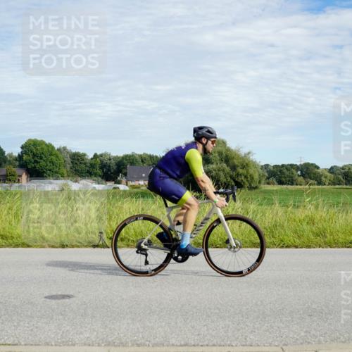 31.08.2025 - Elbe Triathlon Hamburg Michael Burmester http://msf.ph/oto/8692100 31.08.2025 10:24:25 Radfahren 703, 847, 943, 970, 972, 1028, 1074, 1083, 1099 meine-sportfotos.de