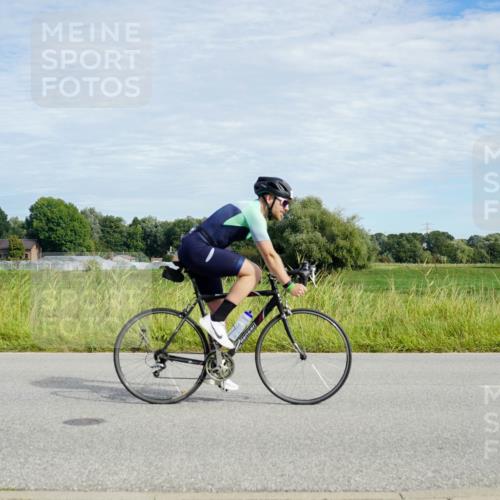 31.08.2025 - Elbe Triathlon Hamburg Michael Burmester http://msf.ph/oto/8692102 31.08.2025 10:24:27 Radfahren 703, 847, 943, 970, 972, 1028, 1074, 1083, 1099 meine-sportfotos.de