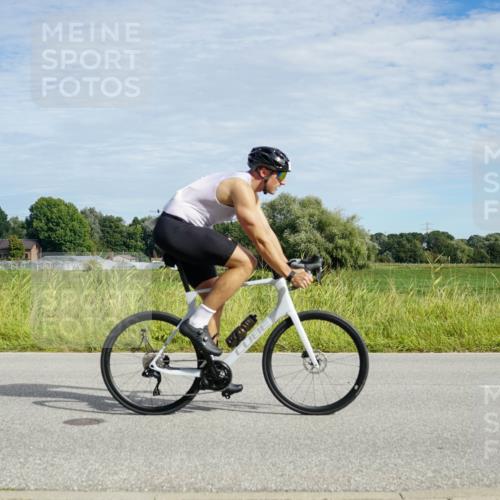 31.08.2025 - Elbe Triathlon Hamburg Michael Burmester http://msf.ph/oto/8692108 31.08.2025 10:24:38 Radfahren 594, 910, 979, 994, 1075, 1080, 1092 meine-sportfotos.de