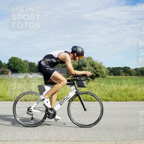 31.08.2025 - Elbe Triathlon Hamburg Michael Burmester http://msf.ph/oto/8692116 31.08.2025 10:24:47 Radfahren 677, 863, 994 meine-sportfotos.de