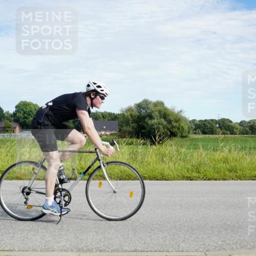 31.08.2025 - Elbe Triathlon Hamburg Michael Burmester http://msf.ph/oto/8692143 31.08.2025 10:25:44 Radfahren 692, 948, 1054, 1133 meine-sportfotos.de