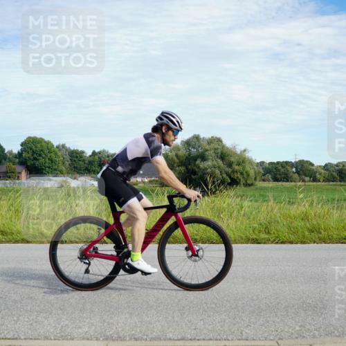 31.08.2025 - Elbe Triathlon Hamburg Michael Burmester http://msf.ph/oto/8692162 31.08.2025 10:26:16 Radfahren 699, 936, 1035 meine-sportfotos.de