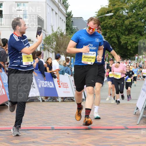 31.08.2025 - 21. Blankeneser Heldenlauf Strokosch-Dieckow http://msf.ph/oto/8692334 31.08.2025 10:29:32 Ziel 2614, 2615, 2684, 2538, 2558, 2277 meine-sportfotos.de