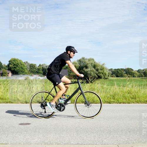 31.08.2025 - Elbe Triathlon Hamburg Michael Burmester http://msf.ph/oto/8692380 31.08.2025 10:34:20 Radfahren 928, 1167, 1176 meine-sportfotos.de