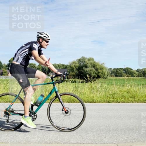31.08.2025 - Elbe Triathlon Hamburg Michael Burmester http://msf.ph/oto/8692449 31.08.2025 10:36:24 Radfahren 681, 877, 1012 meine-sportfotos.de