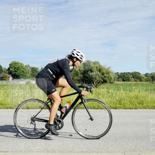 31.08.2025 - Elbe Triathlon Hamburg Michael Burmester http://msf.ph/oto/8692523 31.08.2025 10:38:20 Radfahren 824, 832, 844, 942, 965, 1048, 1106, 1152 meine-sportfotos.de