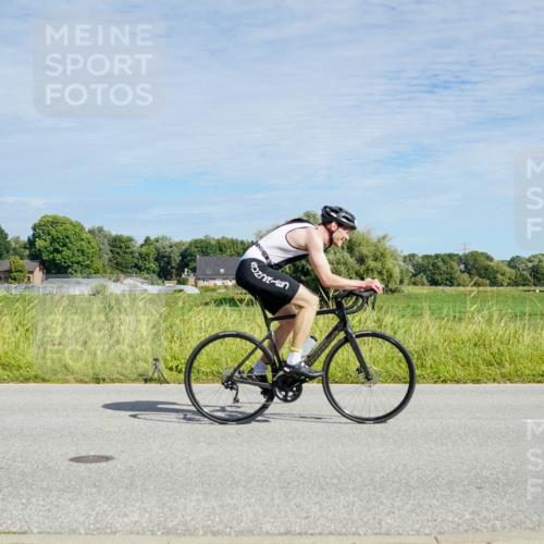 31.08.2025 - Elbe Triathlon Hamburg Michael Burmester http://msf.ph/oto/8692659 31.08.2025 10:42:36 Radfahren 863, 966, 1013, 1026, 1105, 1160, 1303, 1321 meine-sportfotos.de