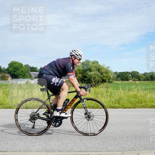 31.08.2025 - Elbe Triathlon Hamburg Michael Burmester http://msf.ph/oto/8693018 31.08.2025 10:55:58 Radfahren 877, 1443, 1476, 1607 meine-sportfotos.de