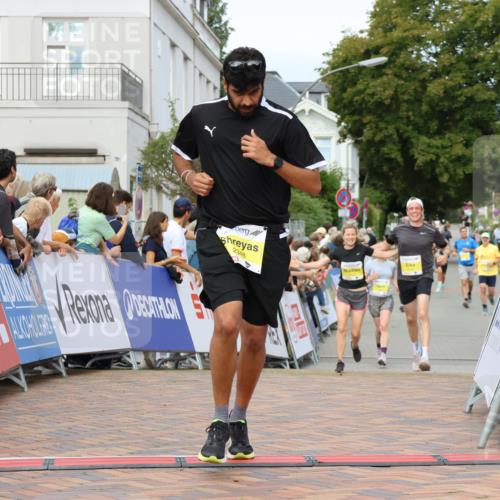 31.08.2025 - 21. Blankeneser Heldenlauf Strokosch-Dieckow http://msf.ph/oto/8693346 31.08.2025 10:28:11 Ziel 2348, 2067, 2140, 2133, 2261 meine-sportfotos.de