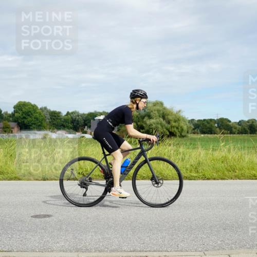 31.08.2025 - Elbe Triathlon Hamburg Michael Burmester http://msf.ph/oto/8693441 31.08.2025 11:13:49 Radfahren 1392, 1405 meine-sportfotos.de
